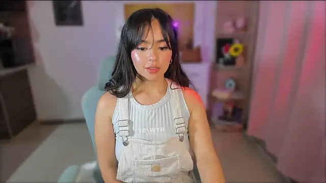 Snapshot of Olivia_xd_ chatting on January 2025 06:52:02 AM Olivia xd online show from January 2025 06:52:02 AM