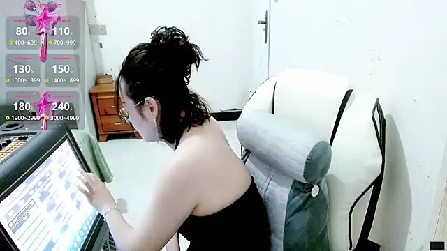 Snapshot of -orange_ chatting on March 2025 02:47:01 AM -orange online show from March 2025 02:47:01 AM