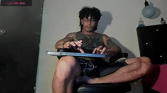 FuckHardlove online show from November 2025 02:00:02 AM