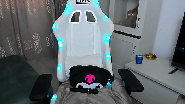 EveEvian online show from January 2025 02:53:02 PM