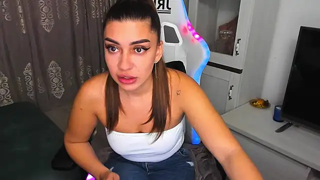 EveEvian online show from January 2025 03:24:01 PM