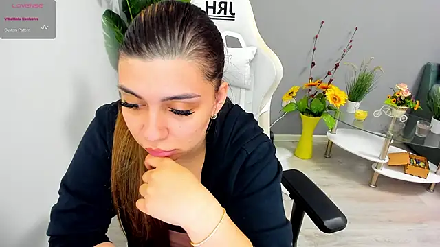 Snapshot of EveEvian chatting on May 2026 07:20:02 PM EveEvian online show from May 2026 07:20:02 PM
