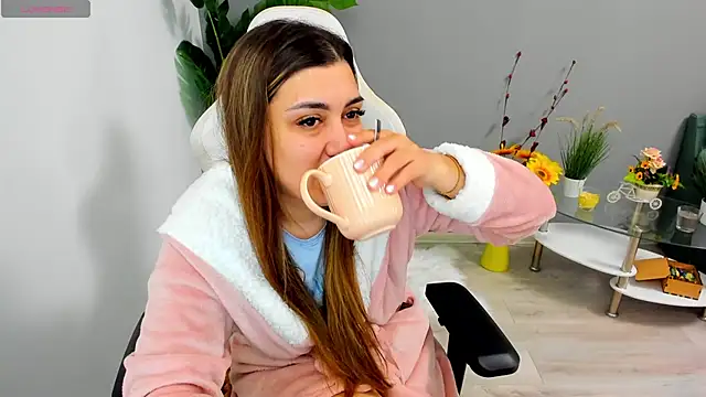 Snapshot of EveEvian chatting on May 2026 09:49:02 AM EveEvian online show from May 2026 09:49:02 AM