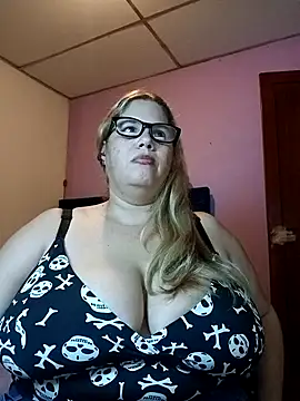 Snapshot of EllisW8 chatting on April 2026 10:58:02 PM EllisW8 online show from April 2026 10:58:02 PM