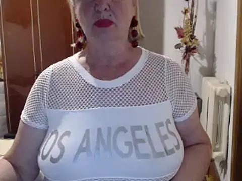 Secretfox online show from September 2025 03:03:02 PM