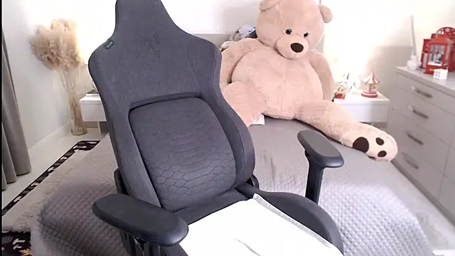 Smileyouarehere online show from February 2025 02:27:02 AM