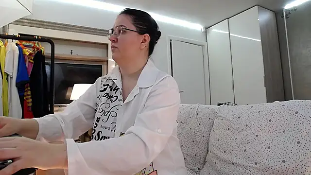 ILoveToFeelU online show from July 2026 05:08:02 PM