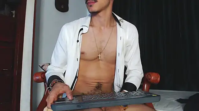 Snapshot of HomeAloneK chatting on February 2025 01:43:01 AM HomeAloneK online show from February 2025 01:43:01 AM