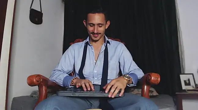 Snapshot of HomeAloneK chatting on February 2025 08:42:01 PM HomeAloneK online show from February 2025 08:42:01 PM