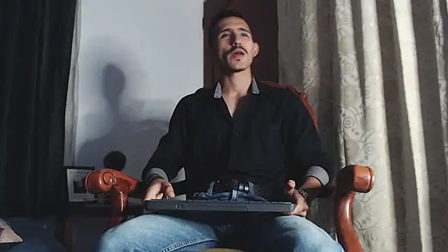 Snapshot of HomeAloneK chatting on March 2025 08:21:02 PM HomeAloneK online show from March 2025 08:21:02 PM