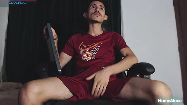 Snapshot of HomeAloneK chatting on March 2025 07:17:01 PM HomeAloneK online show from March 2025 07:17:01 PM