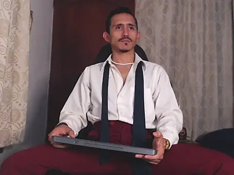 Snapshot of HomeAloneK chatting on October 2025 07:32:02 PM HomeAloneK online show from October 2025 07:32:02 PM