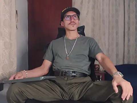 Snapshot of HomeAloneK chatting on October 2025 07:56:02 PM HomeAloneK online show from October 2025 07:56:02 PM