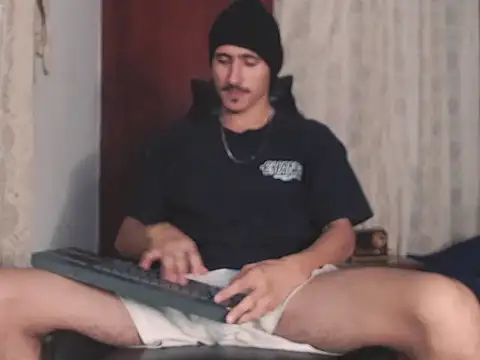 Snapshot of HomeAloneK chatting on October 2025 07:57:02 PM HomeAloneK online show from October 2025 07:57:02 PM