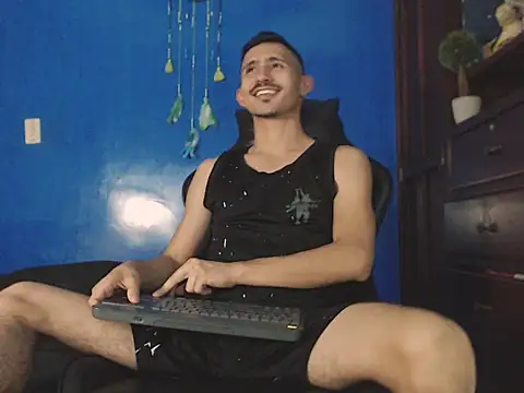 Snapshot of HomeAloneK chatting on November 2025 07:49:02 PM HomeAloneK online show from November 2025 07:49:02 PM