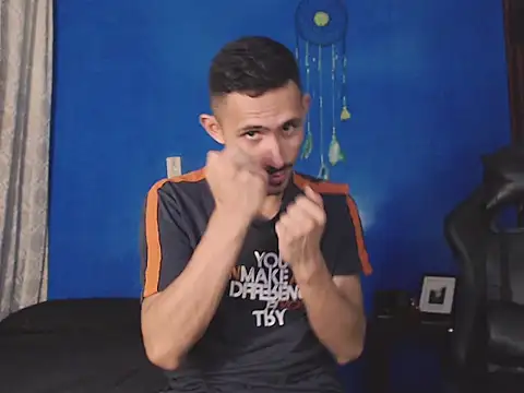 Snapshot of HomeAloneK chatting on November 2025 07:35:02 PM HomeAloneK online show from November 2025 07:35:02 PM