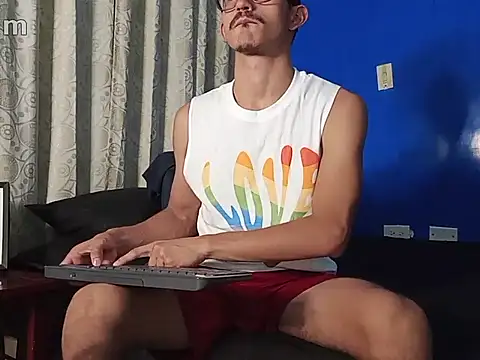 Snapshot of HomeAloneK chatting on November 2025 08:03:01 PM HomeAloneK online show from November 2025 08:03:01 PM