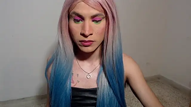 Snapshot of HugeDanex chatting on December 2025 06:34:02 AM HugeDanex online show from December 2025 06:34:02 AM