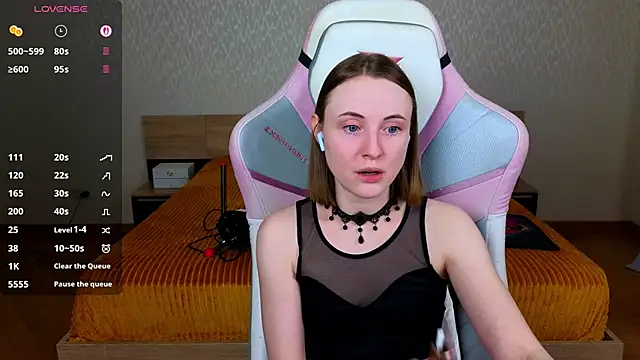 Snapshot of Cowell_Adelina chatting on May 2026 09:37:01 AM Cowell Adelina online show from May 2026 09:37:01 AM