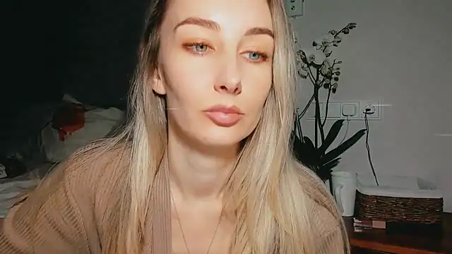 Snapshot of Maiami000 chatting on January 2025 03:32:02 PM Maiami000 online show from January 2025 03:32:02 PM