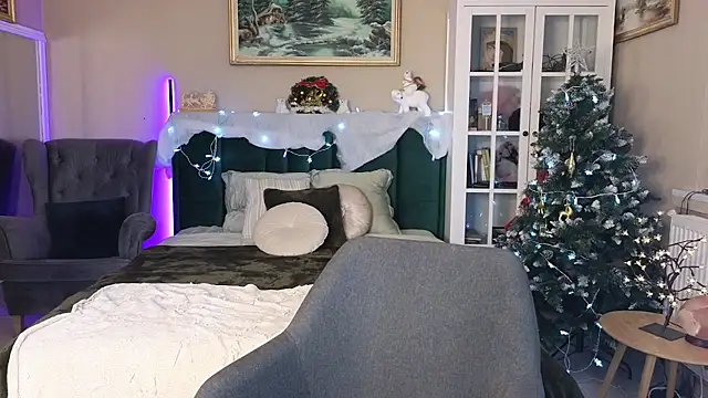 JoanneGG online show from December 2024 08:09:02 AM