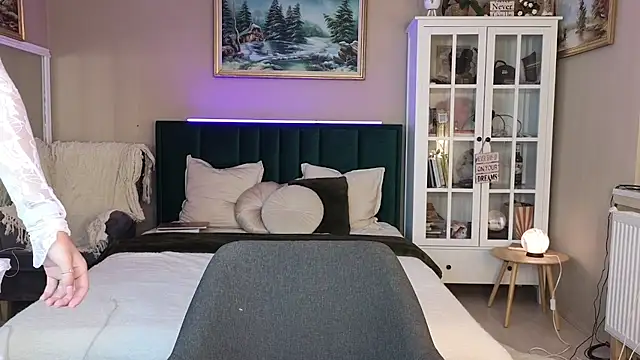 JoanneGG online show from February 2025 08:38:01 AM