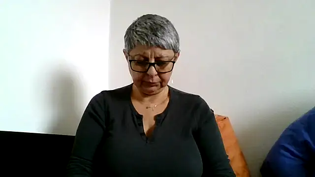 roseblak42 online show from March 2026 10:22:02 AM