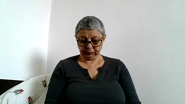 roseblak42 online show from May 2026 12:43:01 PM