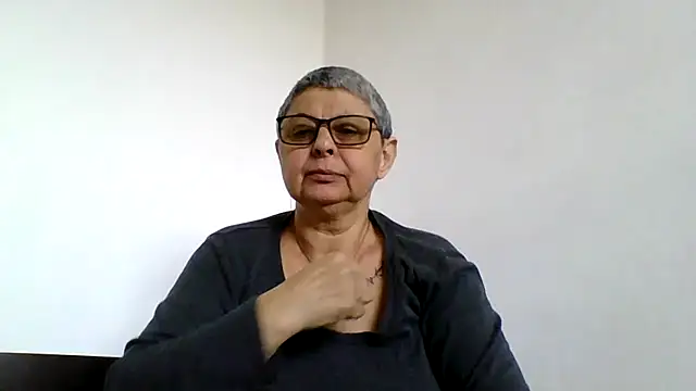 roseblak42 online show from May 2026 11:49:01 AM