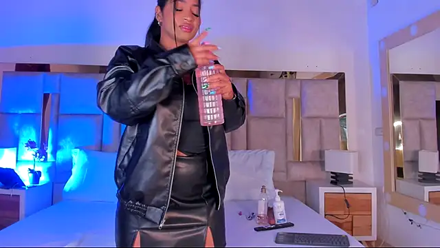 Snapshot of Miss_Abigail_ chatting on November 2025 01:13:01 PM Miss Abigail online show from November 2025 01:13:01 PM