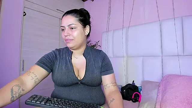 Snapshot of kiana_cream chatting on September 2025 12:32:01 PM kiana cream online show from September 2025 12:32:01 PM