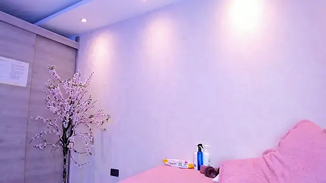 Snapshot of kiana_cream chatting on October 2025 12:38:01 PM kiana cream online show from October 2025 12:38:01 PM