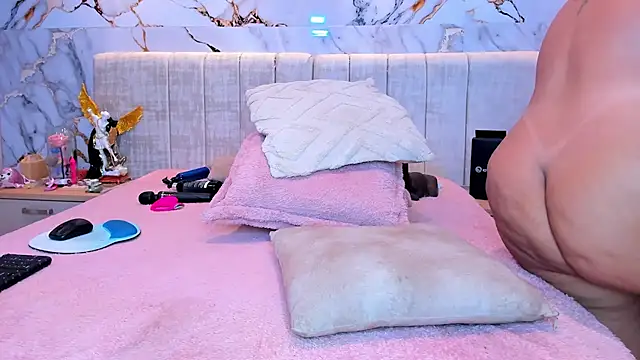 Snapshot of kiana_cream chatting on March 2026 11:54:02 PM kiana cream online show from March 2026 11:54:02 PM