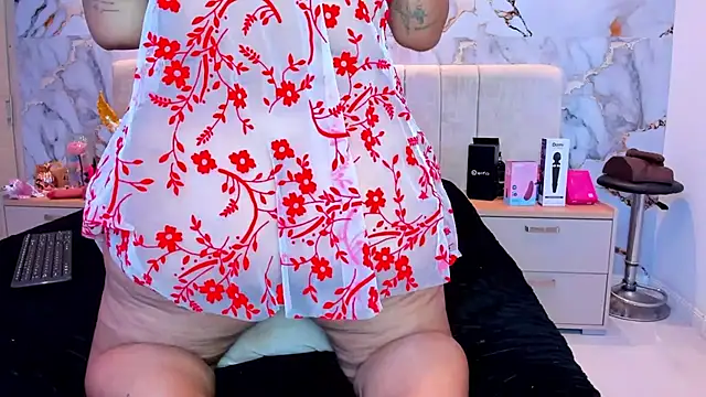 Snapshot of kiana_cream chatting on April 2026 11:51:02 AM kiana cream online show from April 2026 11:51:02 AM