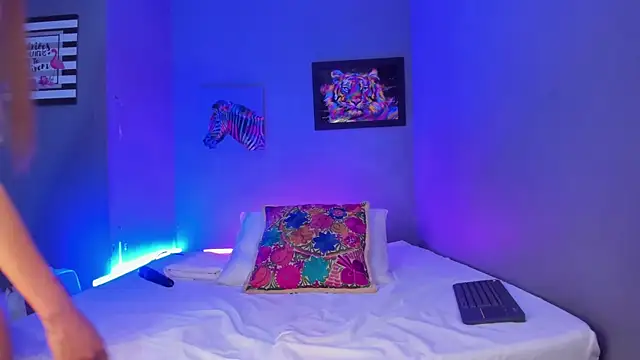 Snapshot of IsabellaSpencer chatting on February 2025 10:13:01 PM IsabellaSpencer online show from February 2025 10:13:01 PM