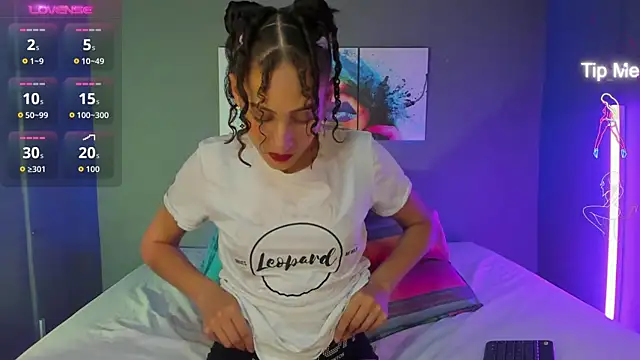 Snapshot of IsabellaSpencer chatting on September 2025 10:23:02 PM IsabellaSpencer online show from September 2025 10:23:02 PM