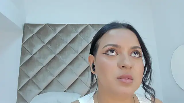 Snapshot of lea_gray chatting on February 2025 06:59:02 PM lea gray online show from February 2025 06:59:02 PM