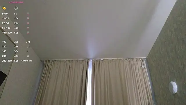 Snapshot of LaraSkinny chatting on December 2025 03:01:02 AM LaraSkinny online show from December 2025 03:01:02 AM