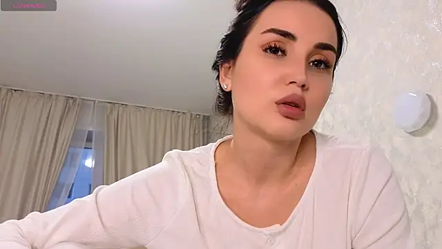 Snapshot of LaraSkinny chatting on April 2026 01:20:02 PM LaraSkinny online show from April 2026 01:20:02 PM