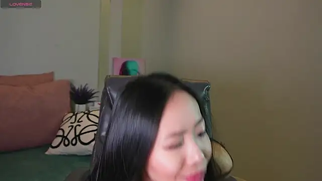 Snapshot of _MIURA_ chatting on December 2024 04:56:02 AM MIURA online show from December 2024 04:56:02 AM