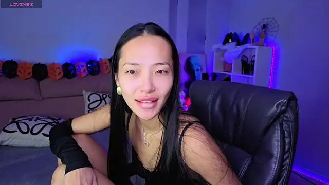 Snapshot of _MIURA_ chatting on October 2025 12:58:01 AM MIURA online show from October 2025 12:58:01 AM