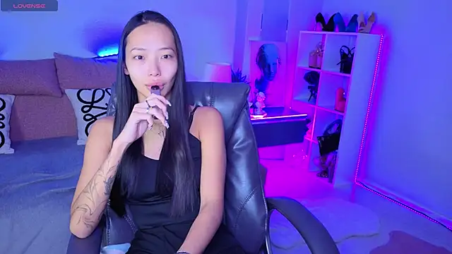 Snapshot of _MIURA_ chatting on November 2025 01:15:01 AM MIURA online show from November 2025 01:15:01 AM