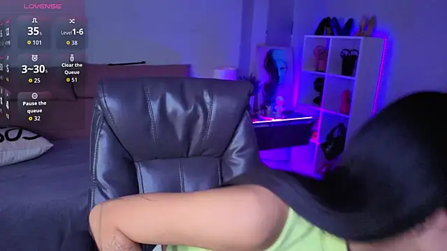 Snapshot of _MIURA_ chatting on November 2025 01:08:02 AM MIURA online show from November 2025 01:08:02 AM