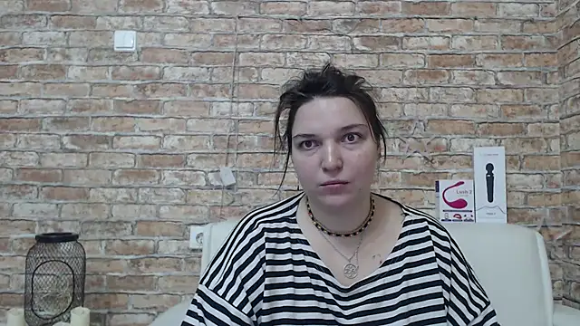 Amelia Kiss  online show from October 2025 12:30:02 AM