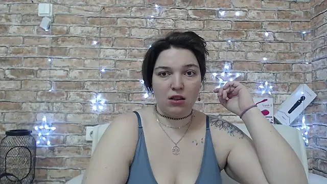 Amelia Kiss  online show from February 2026 01:01:02 AM
