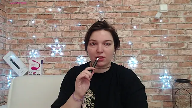 Amelia Kiss  online show from February 2026 12:53:01 AM