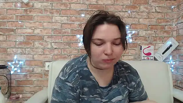 Amelia Kiss  online show from April 2026 01:01:02 AM