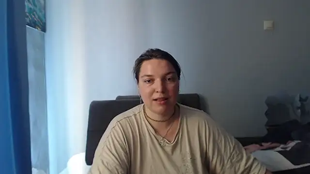 Amelia Kiss  online show from June 2026 02:01:01 AM