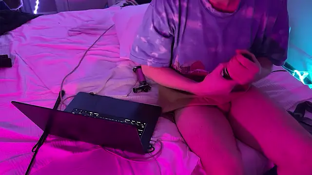 Snapshot of CupidZass chatting on December 2024 10:57:02 PM CupidZass online show from December 2024 10:57:02 PM