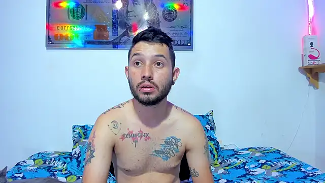 Snapshot of Bad_Couple_1 chatting on February 2025 09:17:02 AM Bad Couple 1 online show from February 2025 09:17:02 AM